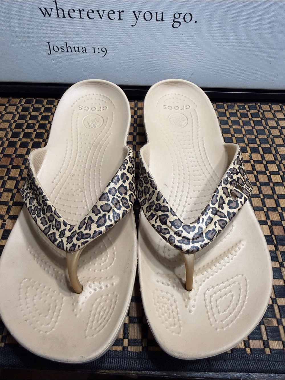 CROCS Women's Beige Flip Sandals with Leopard-Print Straps SZ:11 Box-17